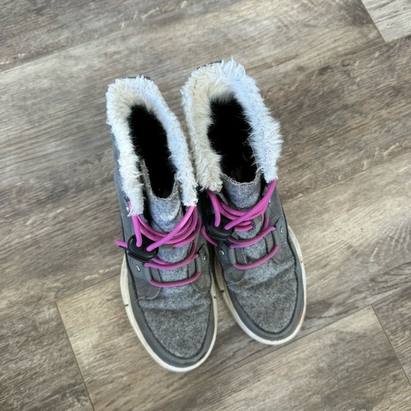 SOREL Youth Whitney II Joan Lace Boots - Felt Fabric and Colorful Laces - Picture 5 of 13